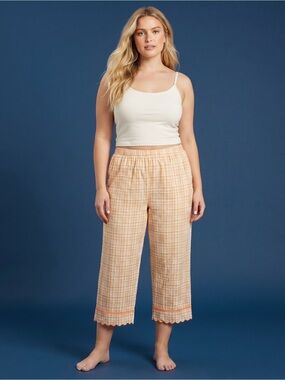 VINTAGE INTIMATE ESSENTIALS Seersucker Cropped Pajama Pants